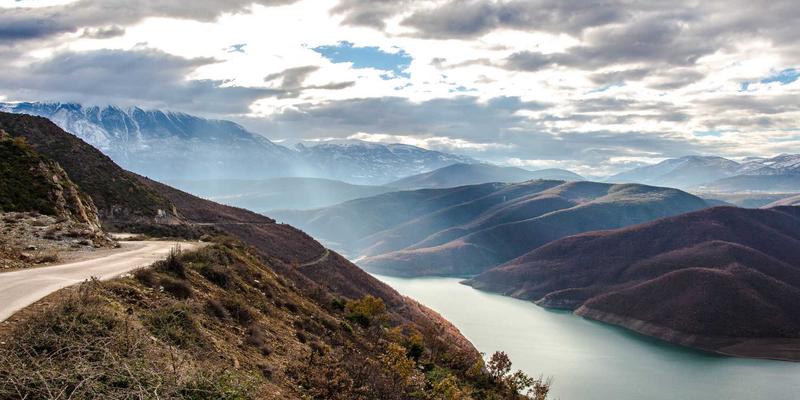创意设计与品牌战略的融合：迪芒智能面板如何用赛博朋克设计重塑细节美学