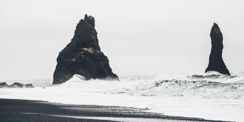 赛博朋克设计赋能未来养老：迪芒智能家居的传感器网络与健康监测革命