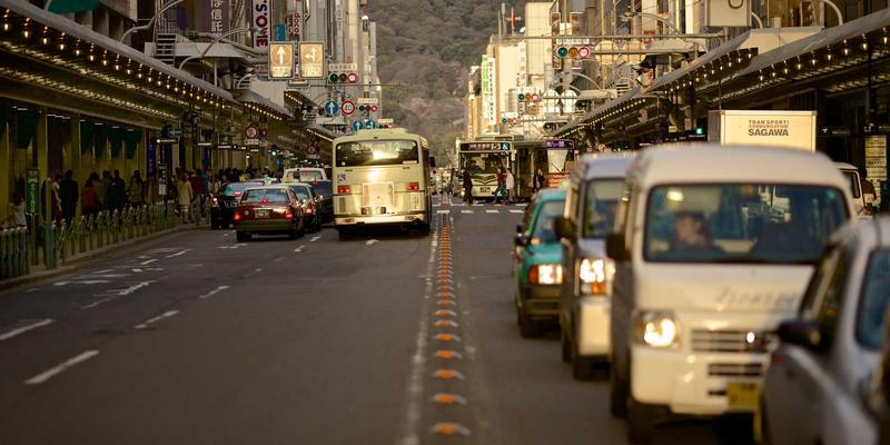 迪芒72：赛博朋克美学如何重塑品牌视觉的未来