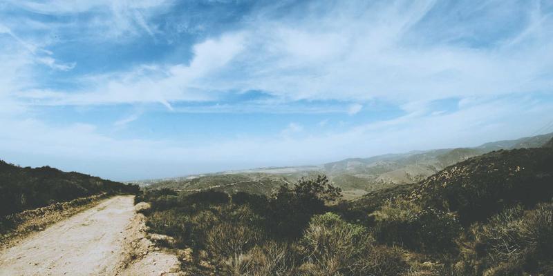 迪芒88：赛博朋克美学如何重塑品牌视觉的创意边界