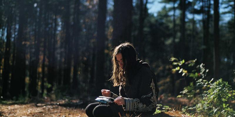 迪芒入门：赛博朋克设计如何重塑品牌战略与策划的未来